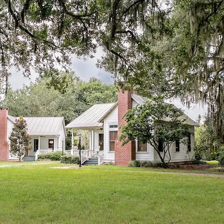 Ball House And Cottages